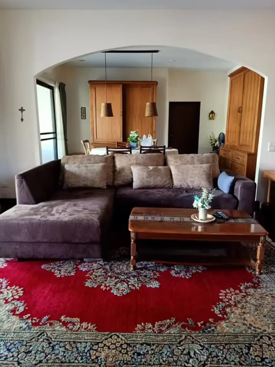 8 Bedroom House - Image 16