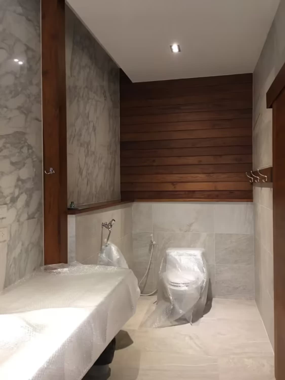 6 Bedroom House - Image 14