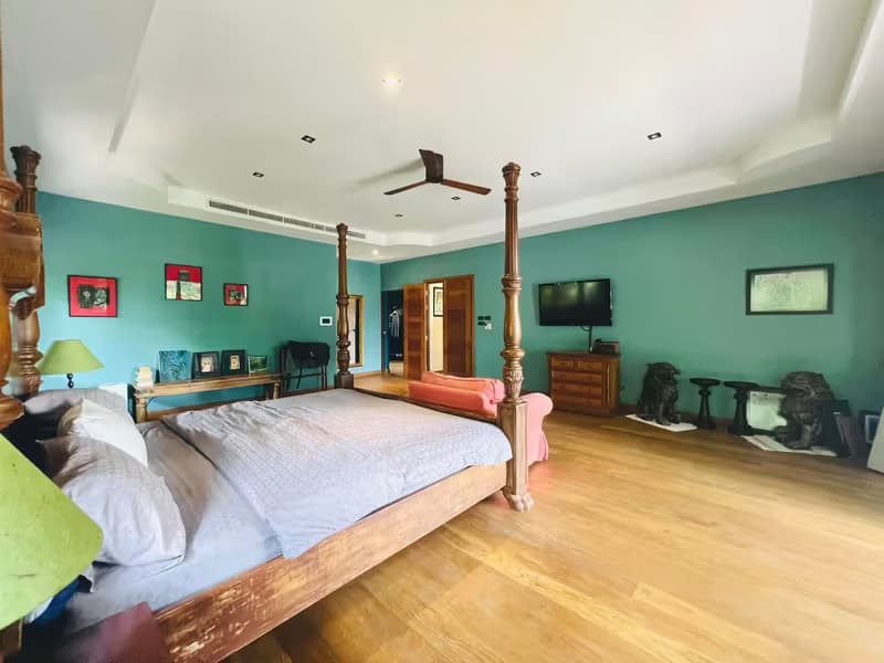 5 Bedroom House