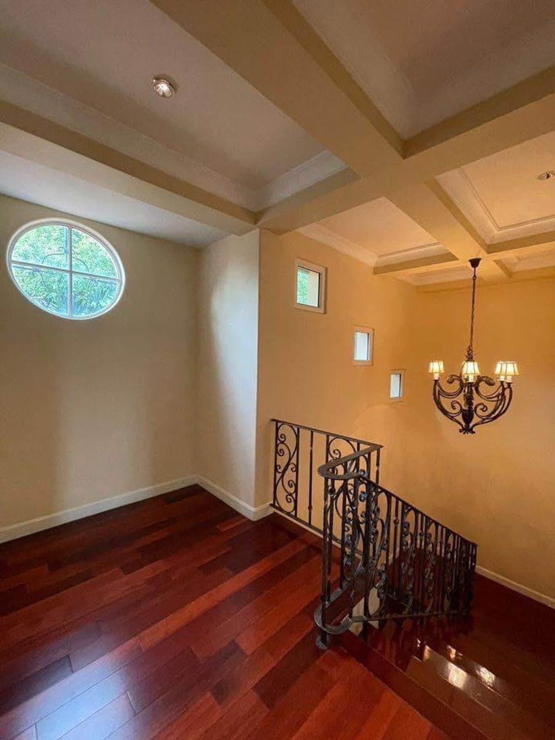 5 Bedroom House - Image 9