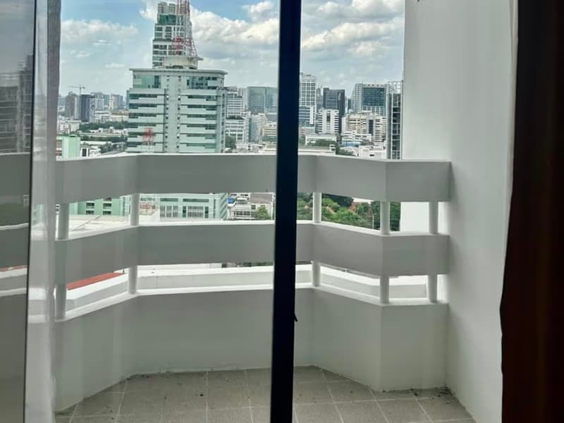 1 Bed Condo for Sale in Ratchathewi