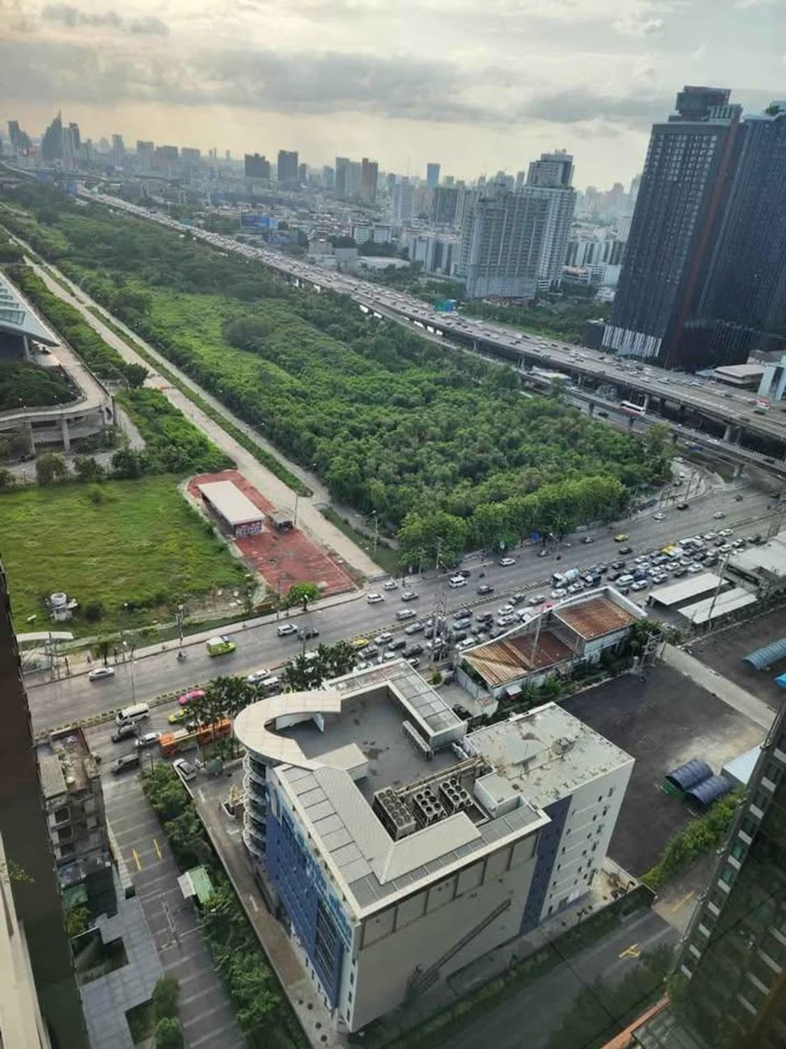 1 Bed Condo for Rent in Huai Khwang - Image 8