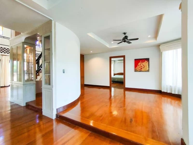 5 Bed House for Rent in Hang Dong District