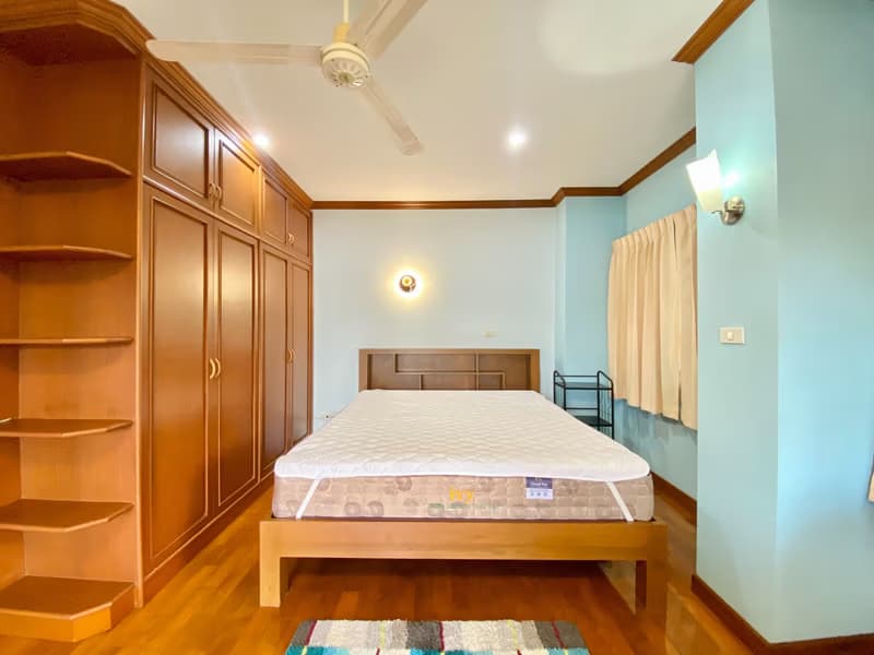 5 Bed House for Rent in Mueang Chiang Mai District
