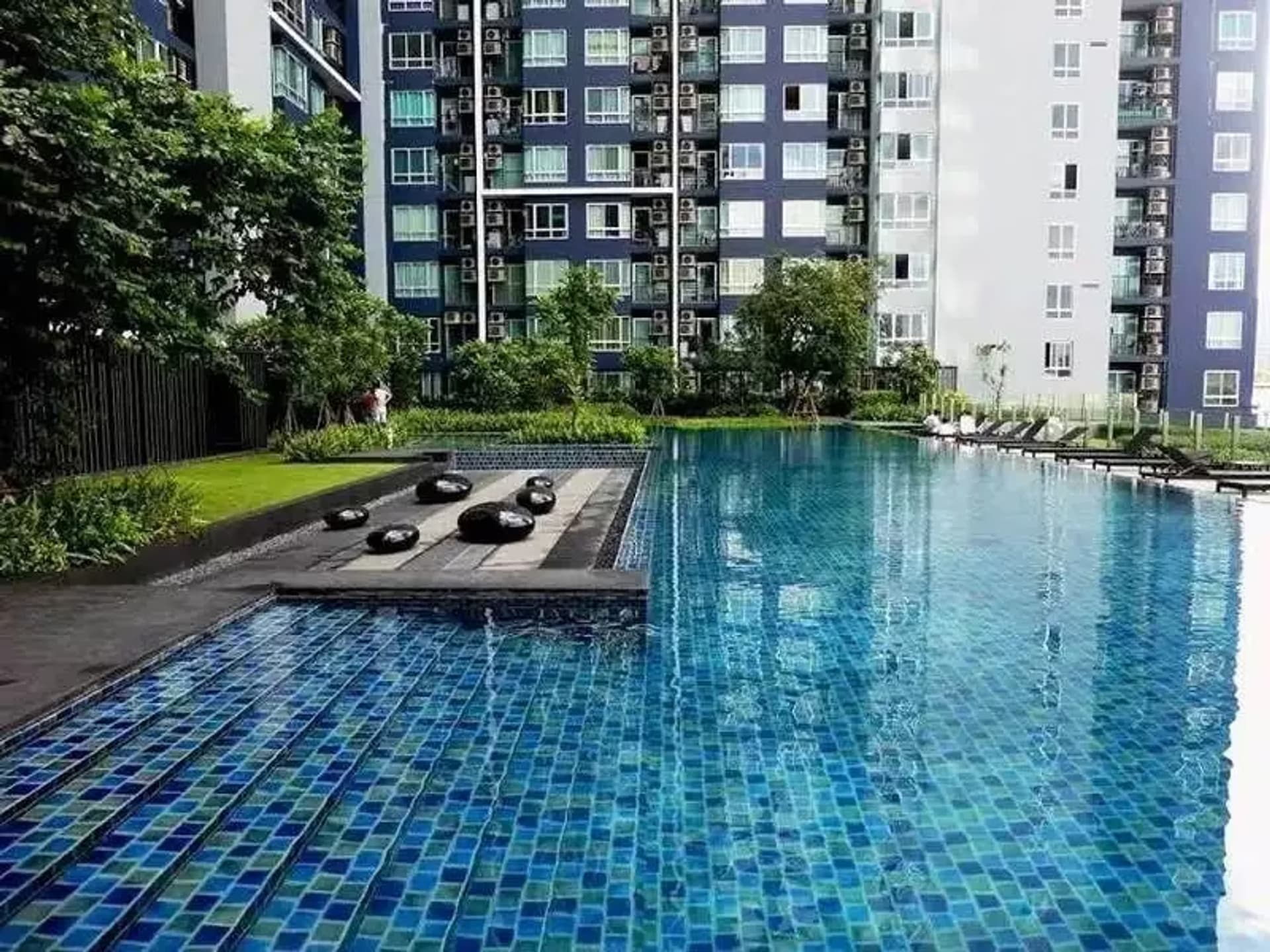 1 Bedroom Condo - Image 1