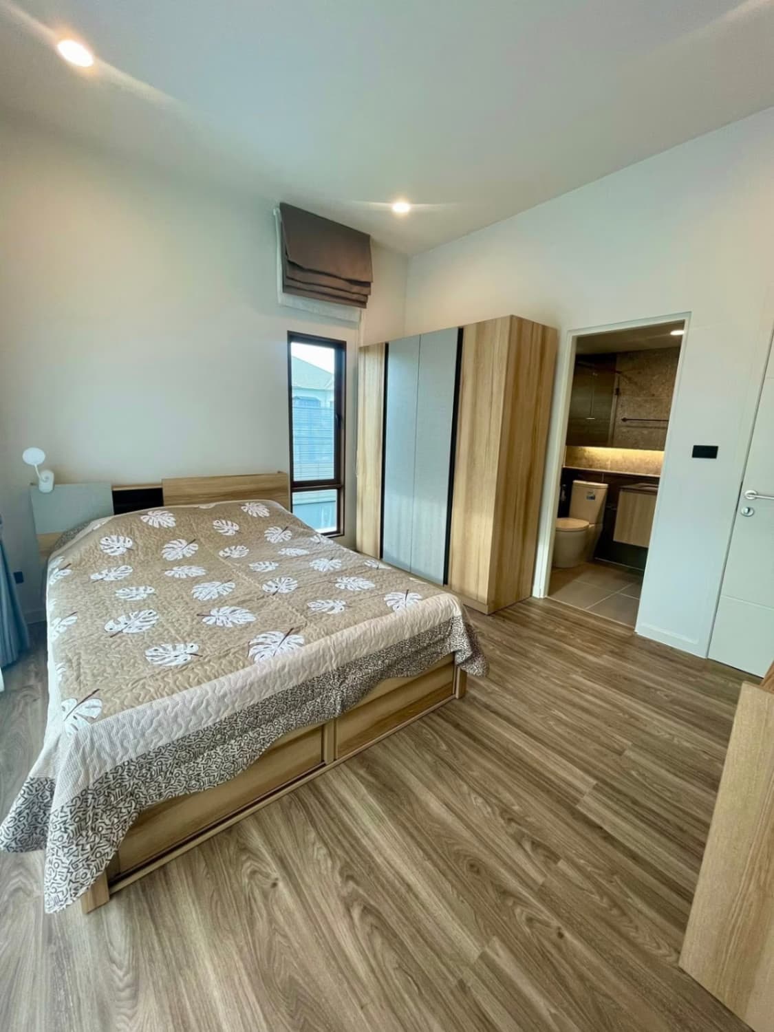 4 Bed House for Rent in Bang Kapi - Image 8