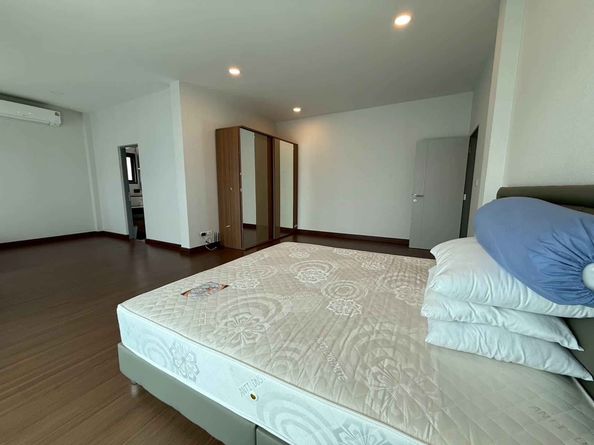 4 卧室 别墅 用于 出租 在 Bang Phli - Image 7