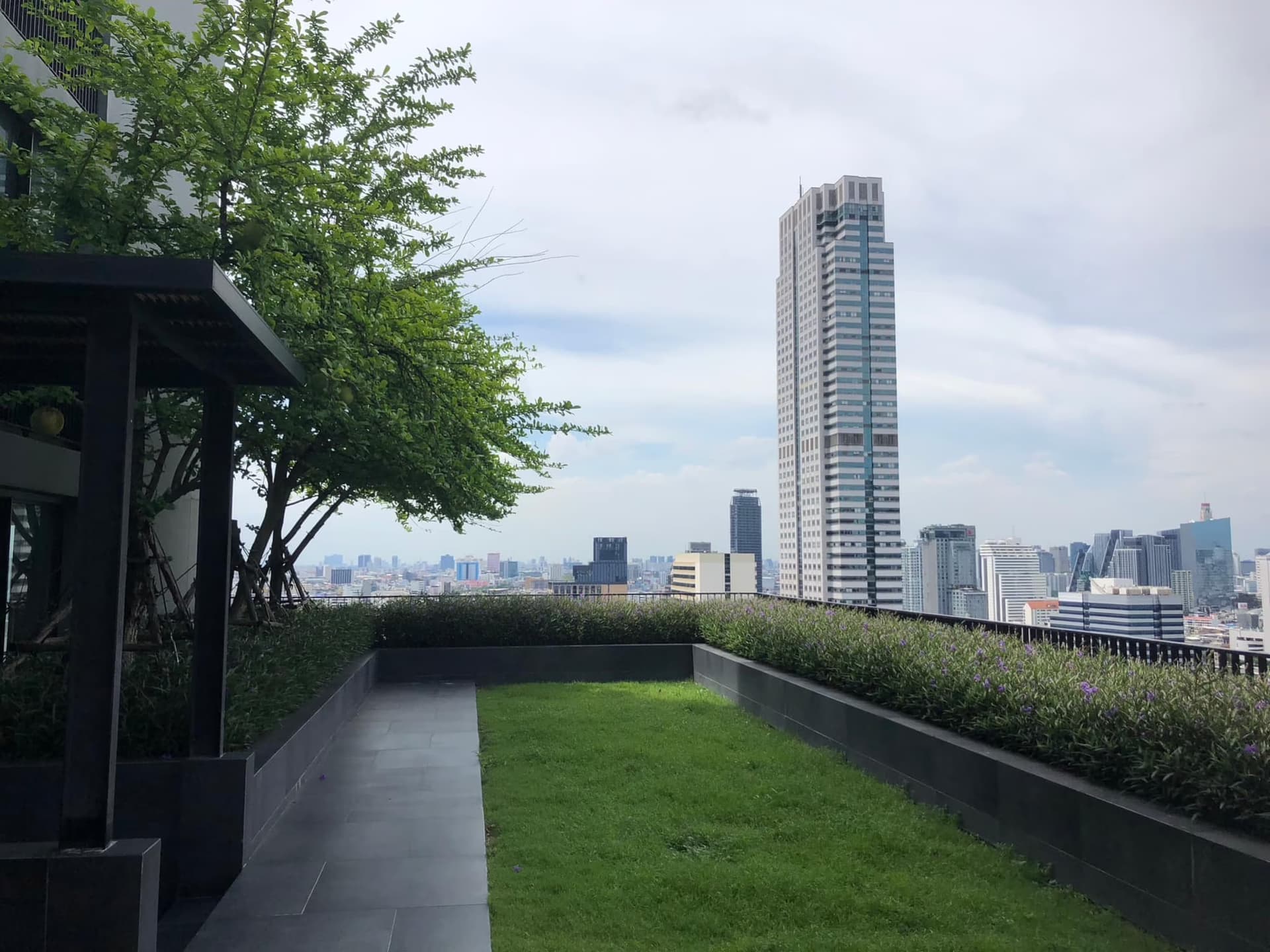 2 Bed Condo for Rent and Sale in Bang Rak - Image 9