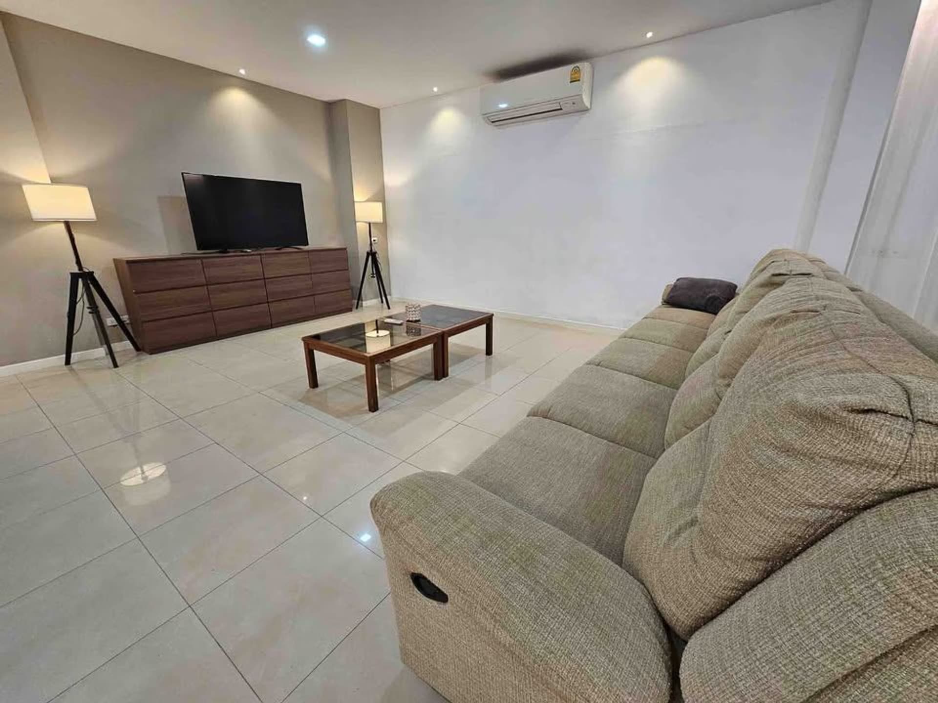 5 Bed Townhouse for Rent in Yan Nawa - Image 16