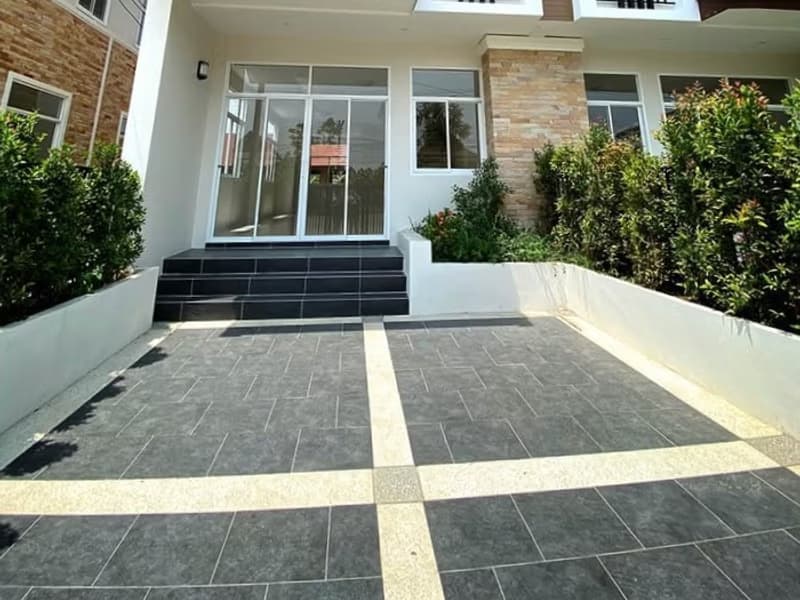 4 Bed Townhouse for Rent in Hang Dong