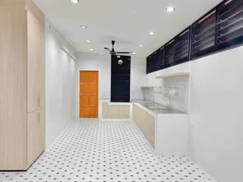 7 Bedroom House