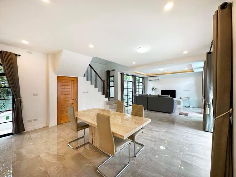 4 Bed House for Rent in Mueang Chiang Mai District