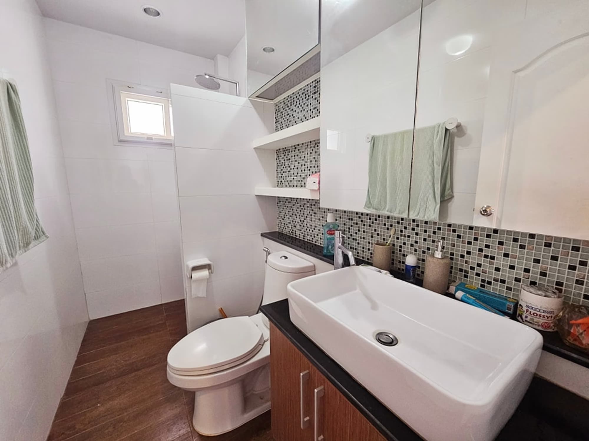 4 Bed House for Rent and Sale in Hang Dong - Image 14