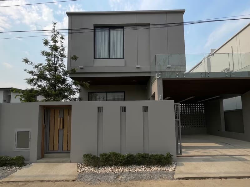 4 Bed House for Rent and Sale in San Kamphaeng