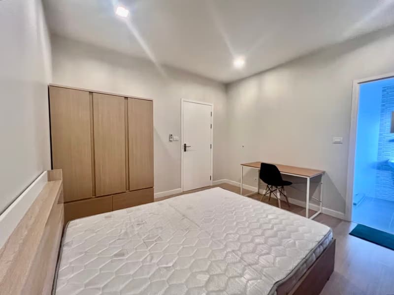 3 Bed Townhouse for Rent in Bang Phli