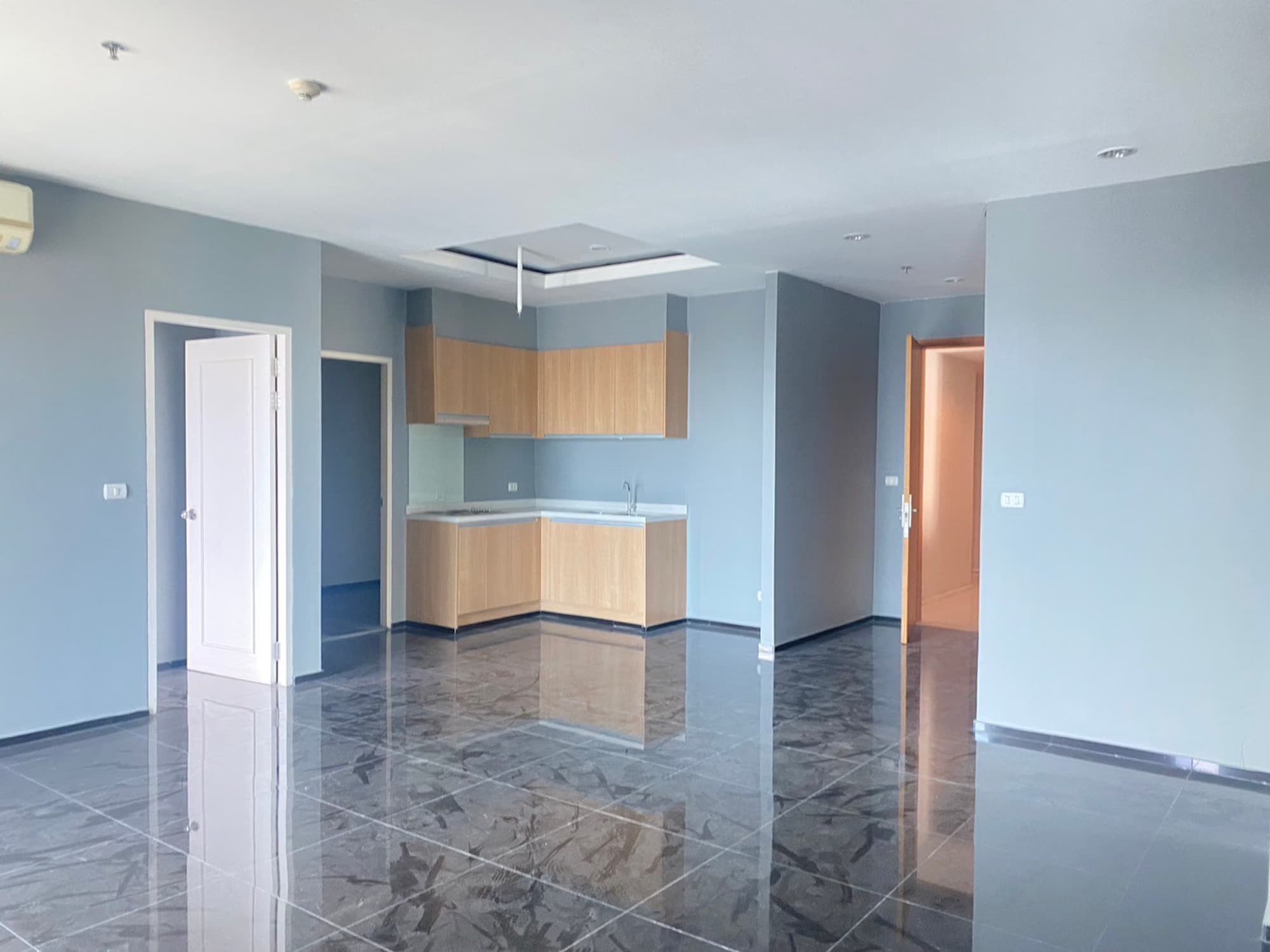 5 Bedroom Condo - Image 1