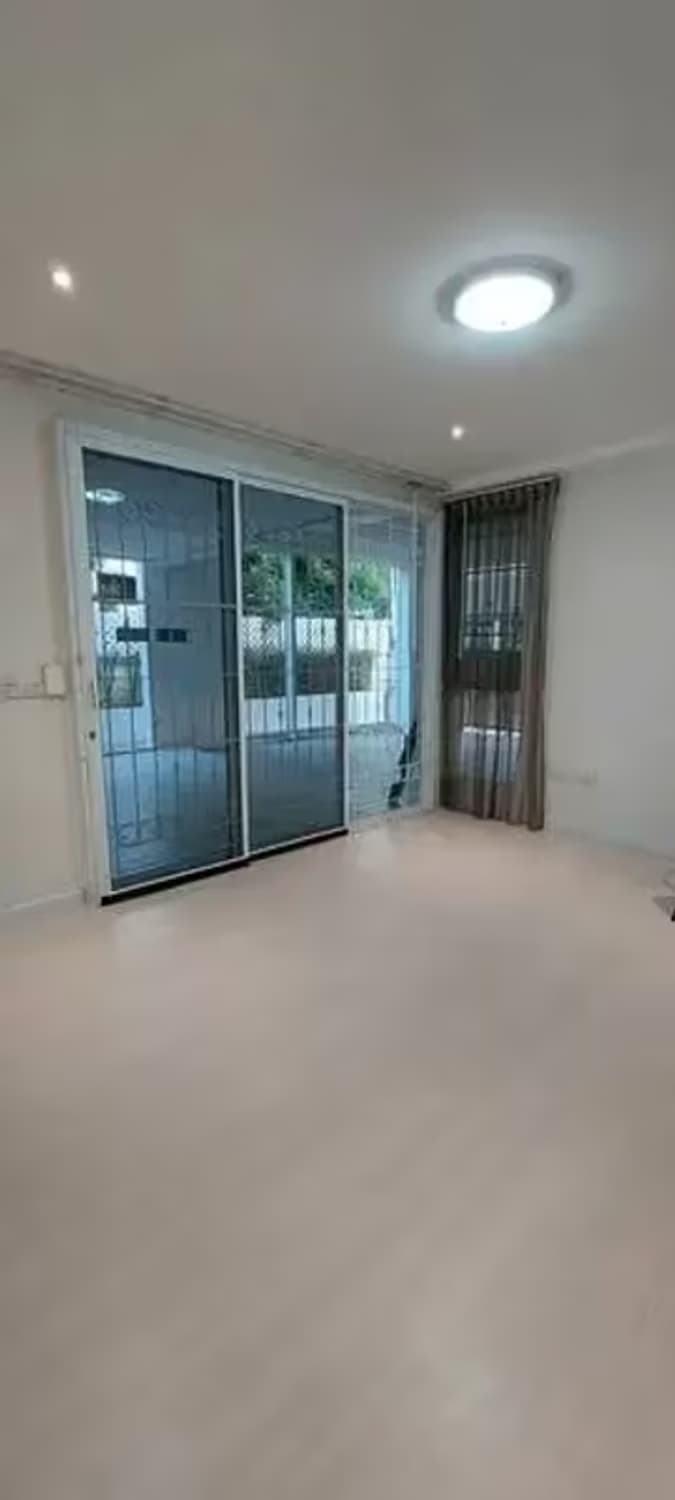 5 Bedroom House - Image 15
