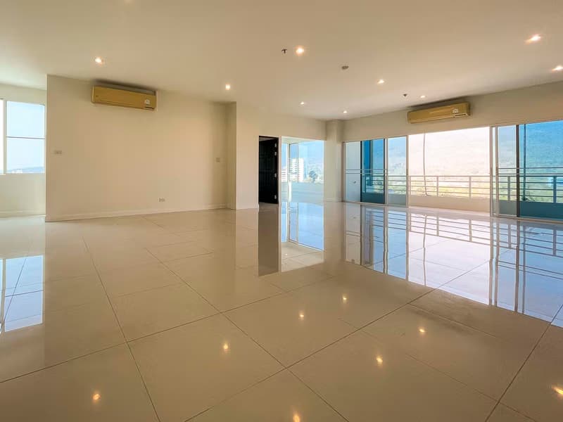 Unfurnished 4 Bed Condo w. Stunning Mountain View for Sale