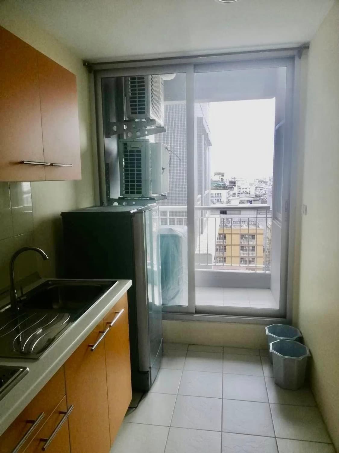 1 Bed Condo for Sale in Huai Khwang - Image 12