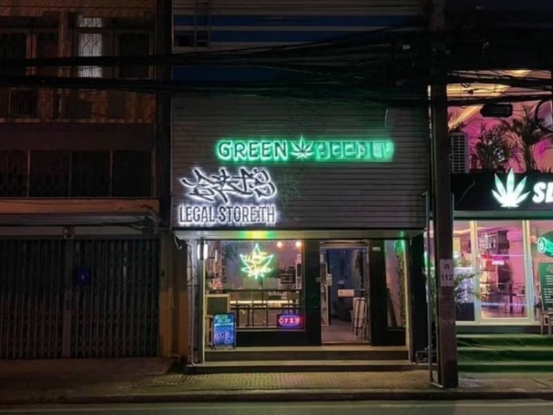 4 Bed Commercial for Rent in Khlong Toei