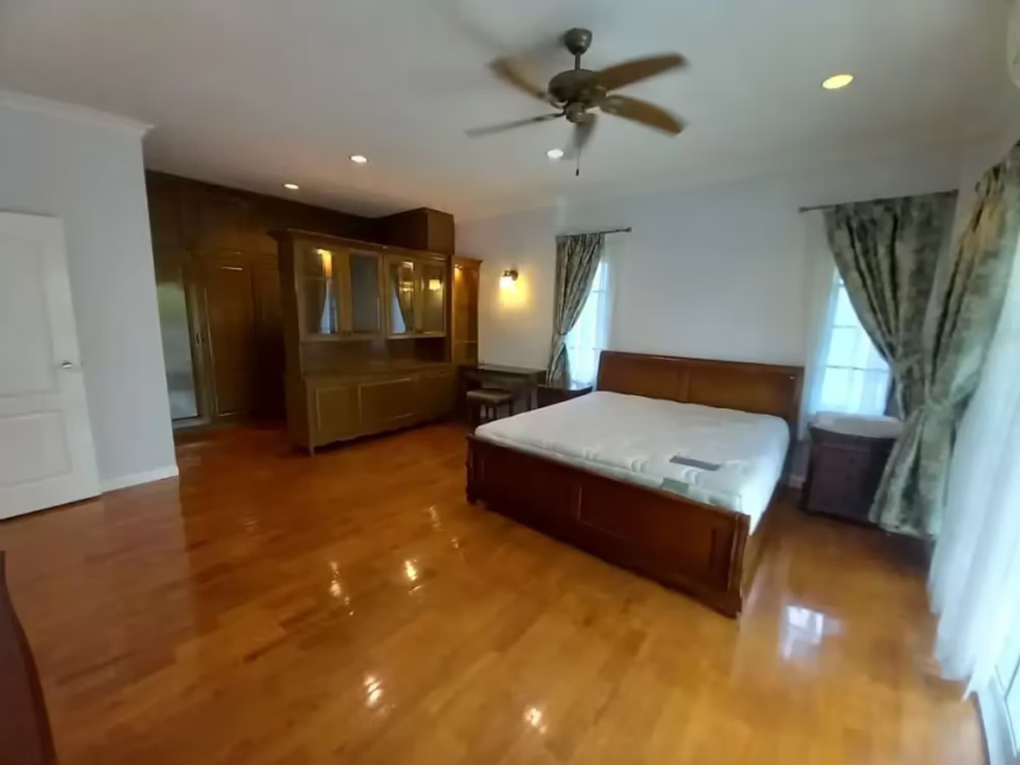 4 Bedroom House - Image 1
