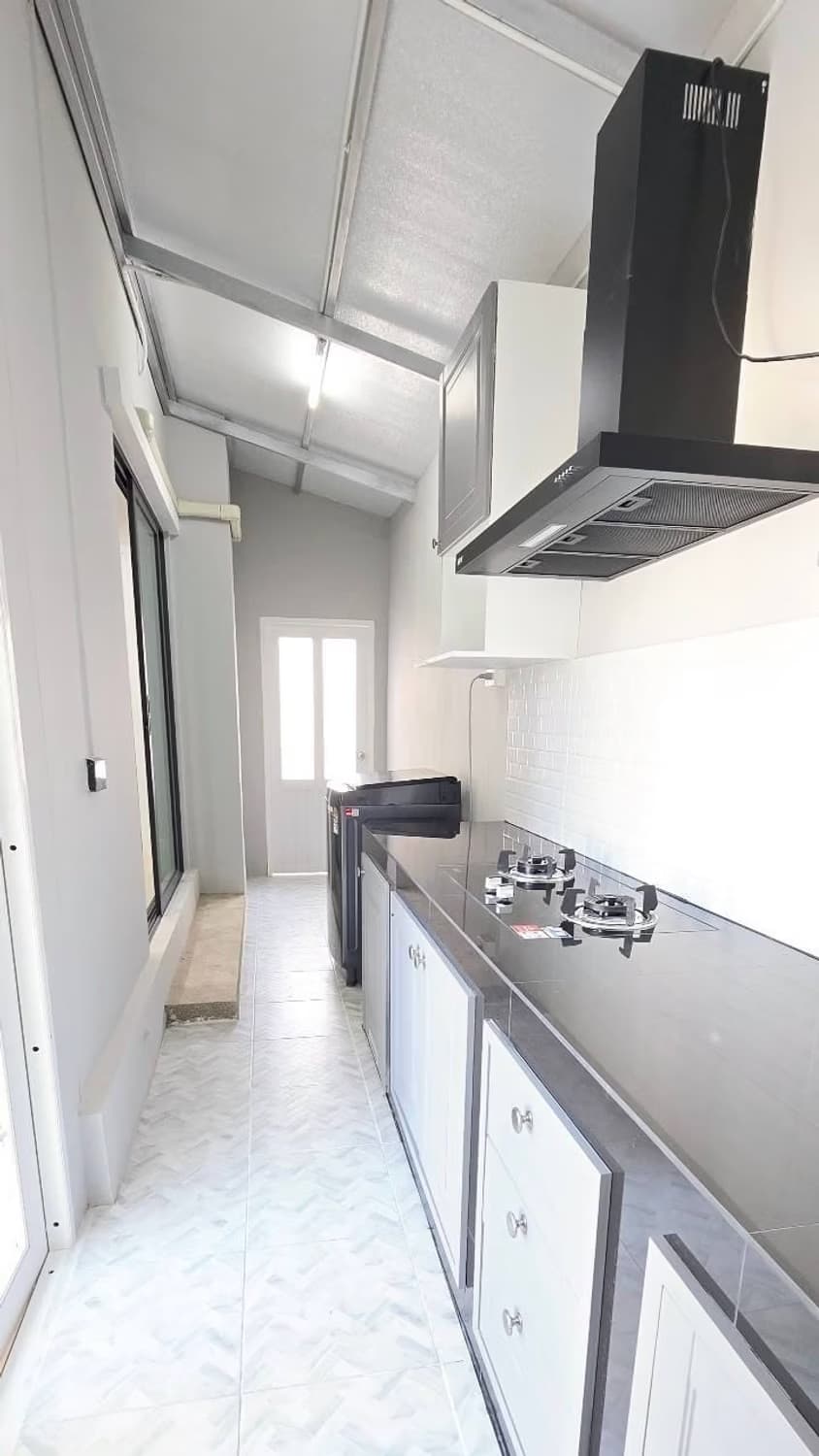 4 Bed House for Rent in Saraphi - Image 6