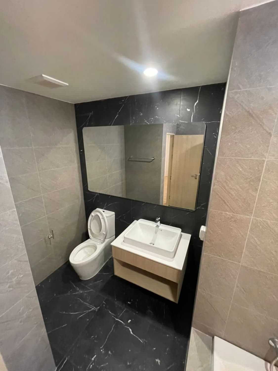 2 Bed Condo for Sale in Phra Khanong - Image 26
