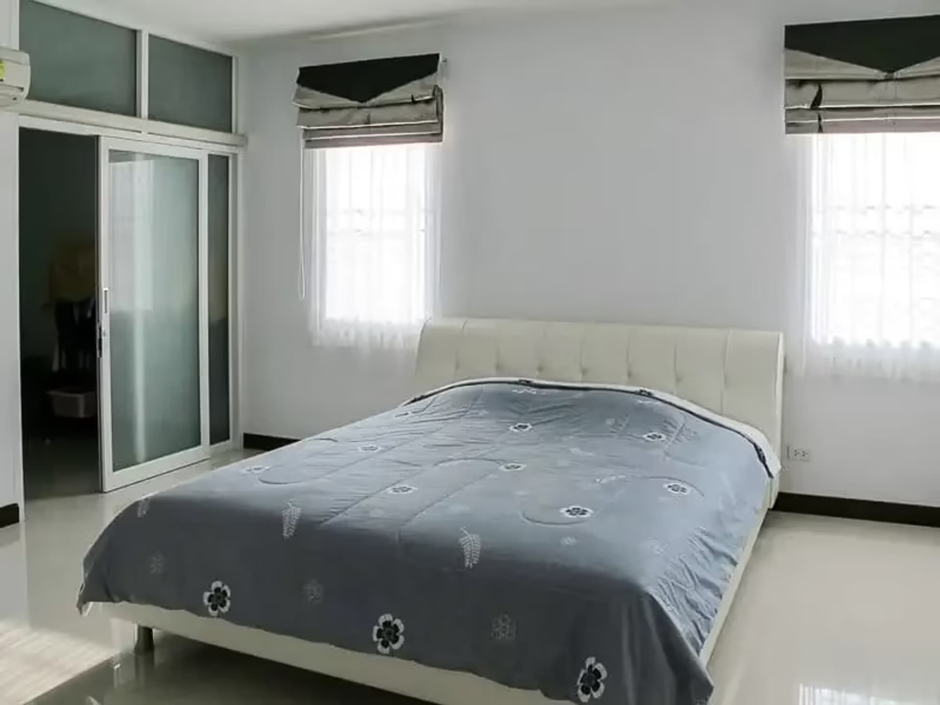 2 Bedroom House - Image 11