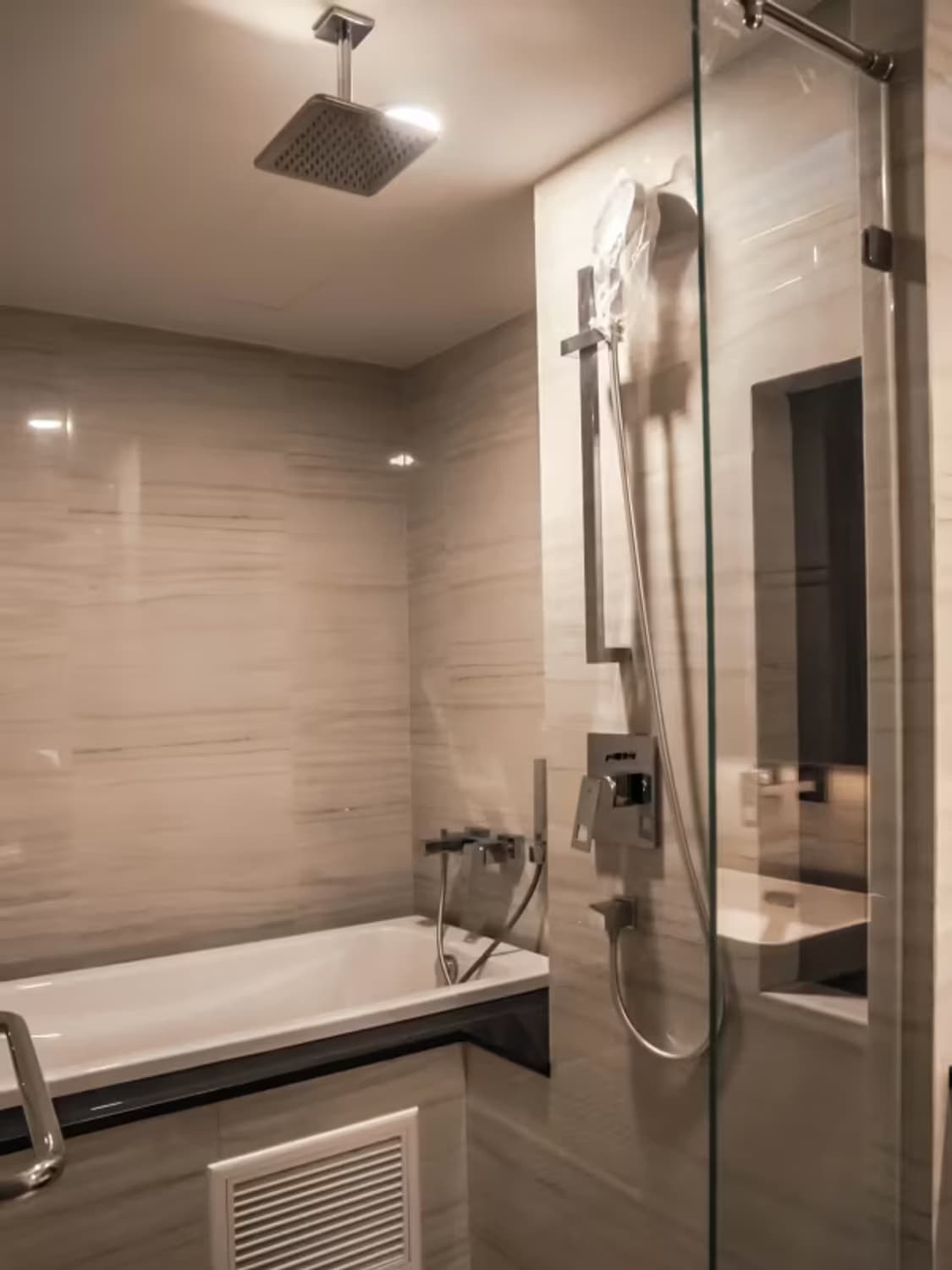 2 Bedroom Condo for Rent at KLASS Siam - Image 13