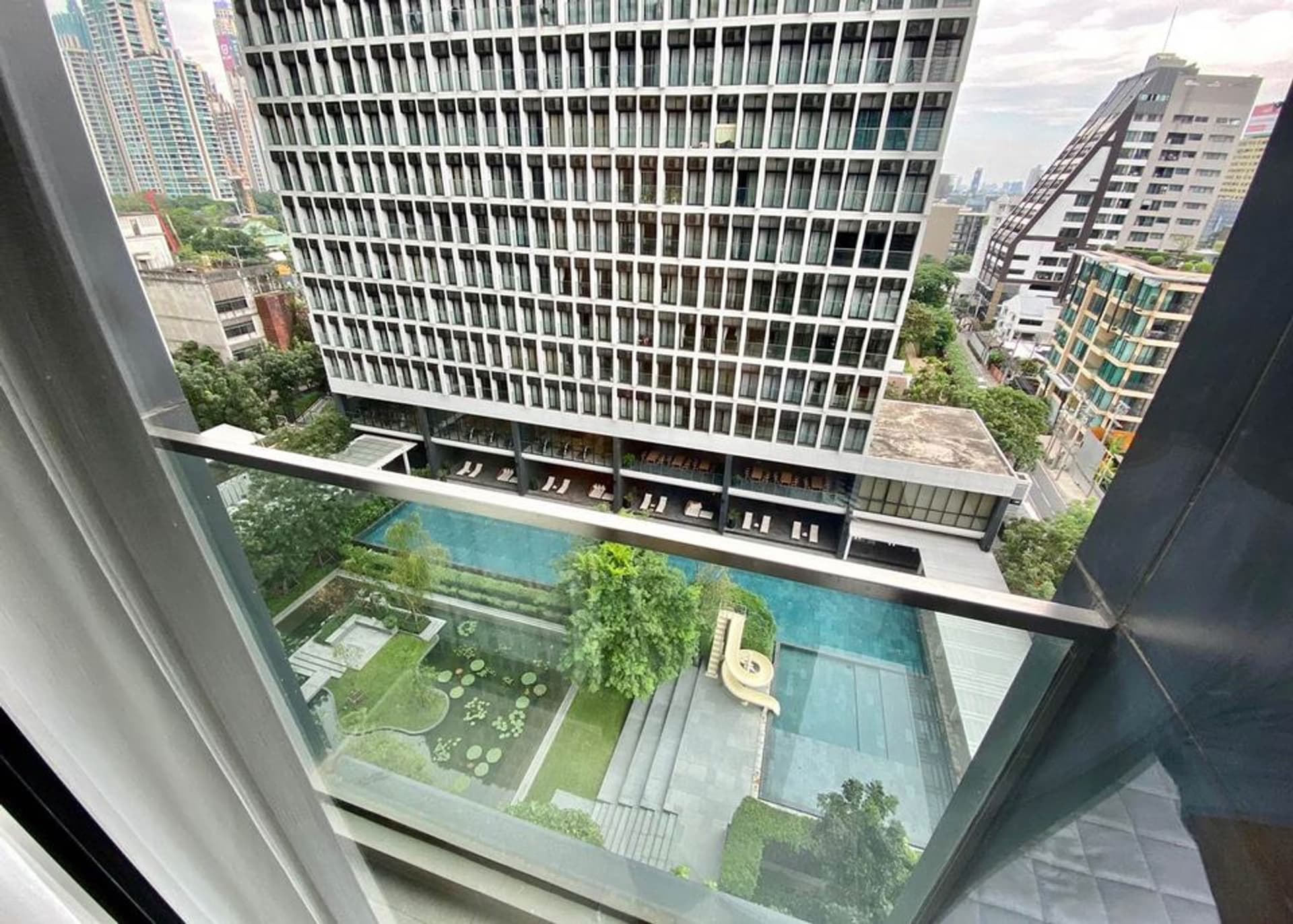 2 ห้องนอน Condo สำหรับ จำหน่าย ใกล้ Phloen Chit BTS - Image 9