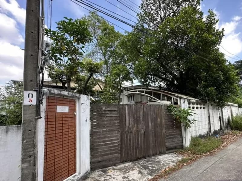 House for Sale in Watthana