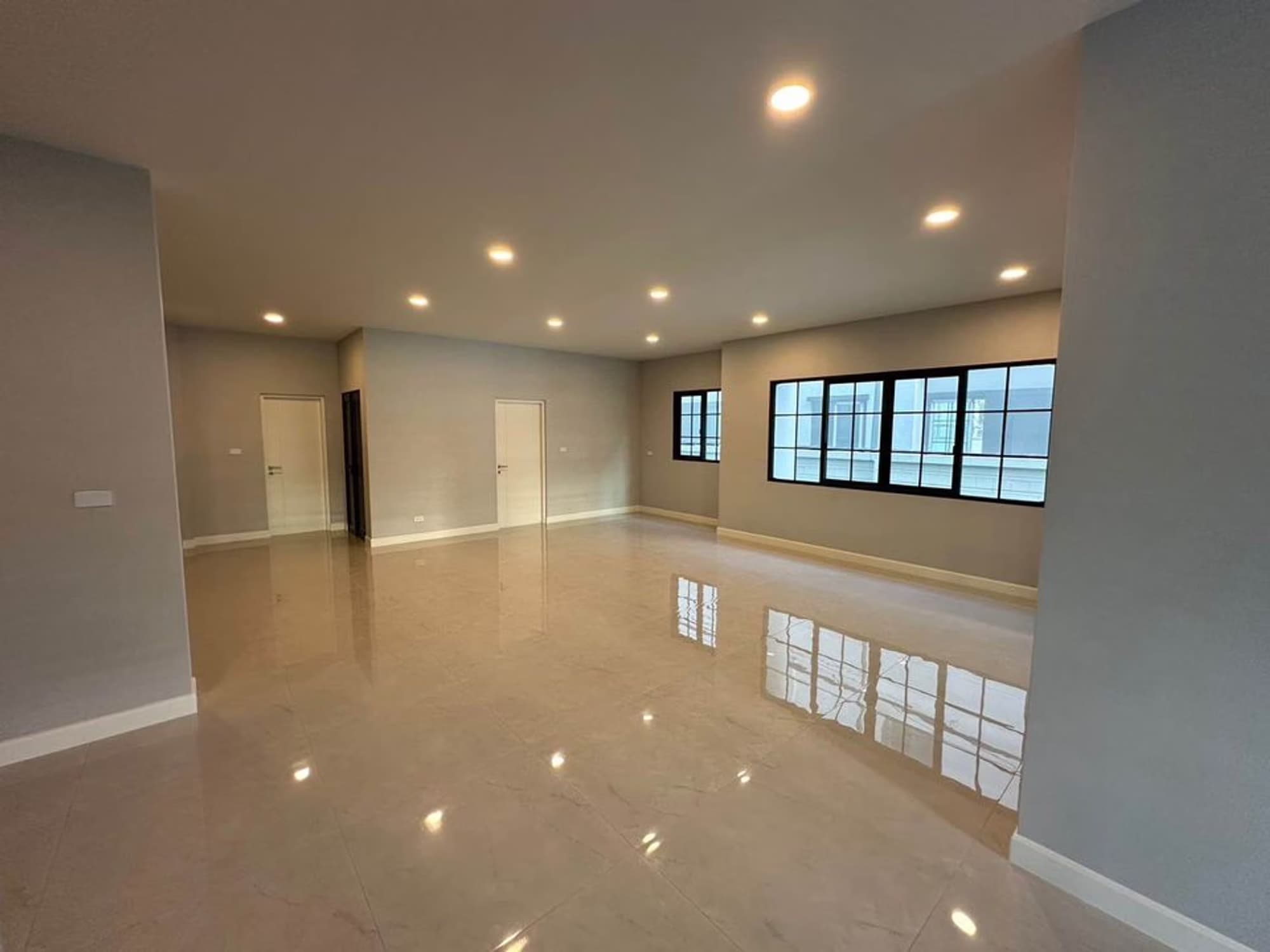 5 Bed House for Sale in Bang Phli - Image 3