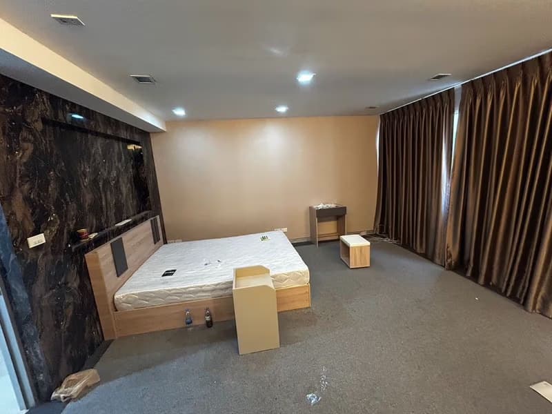 Commercial for Rent in Huai Khwang 