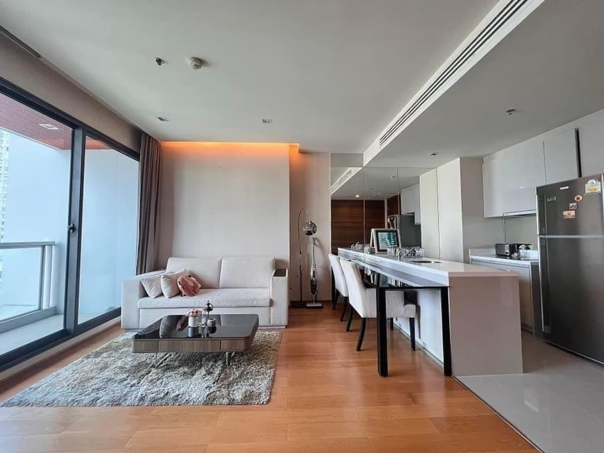 1 Bed Condo for Rent in Bang Rak - Image 1