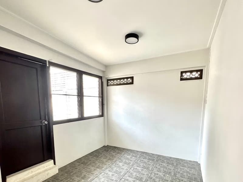 4 Bed House for Rent in Phra Khanong