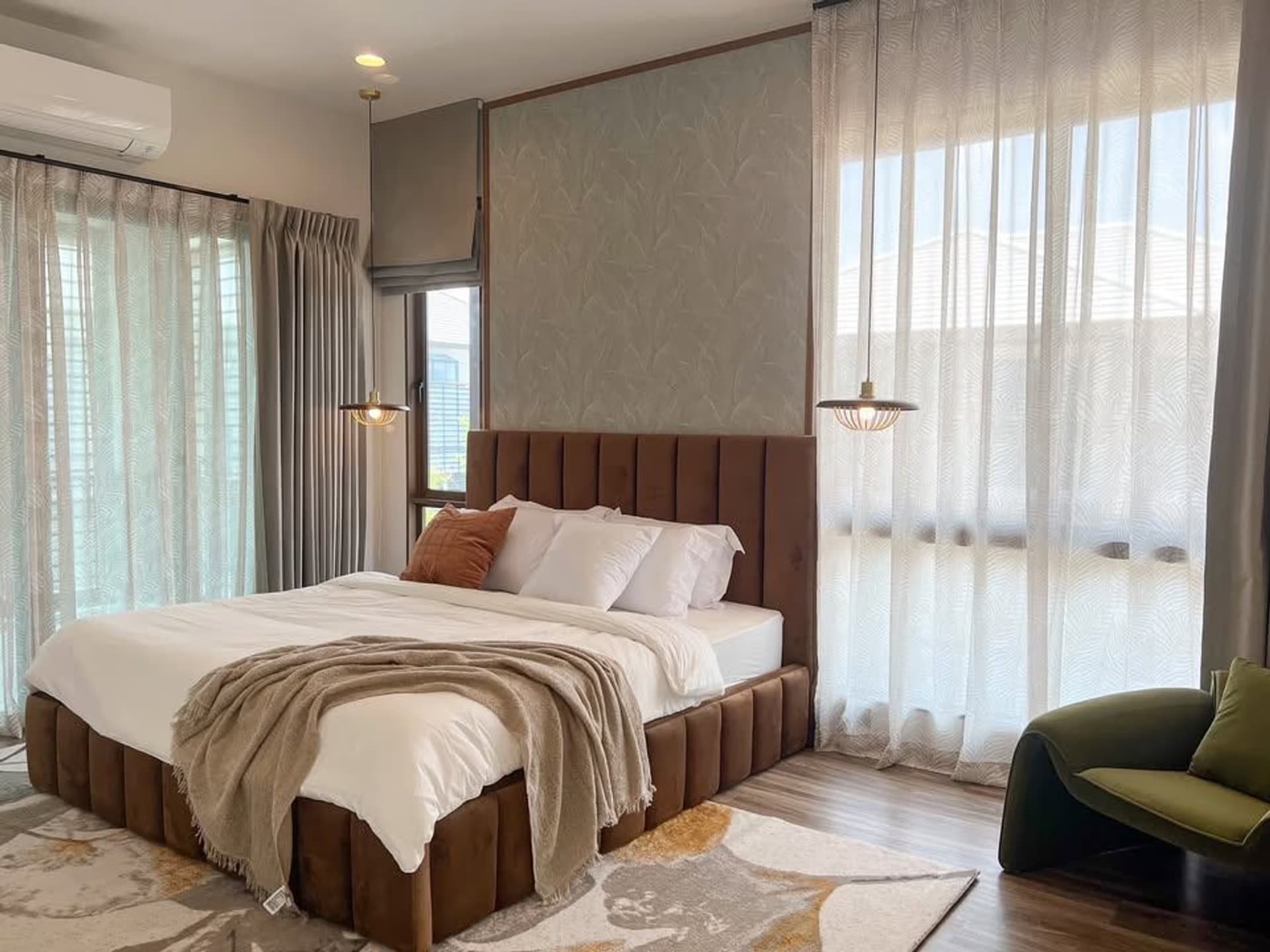 4 Bed House for Rent and Sale in Bang Kapi - Image 8