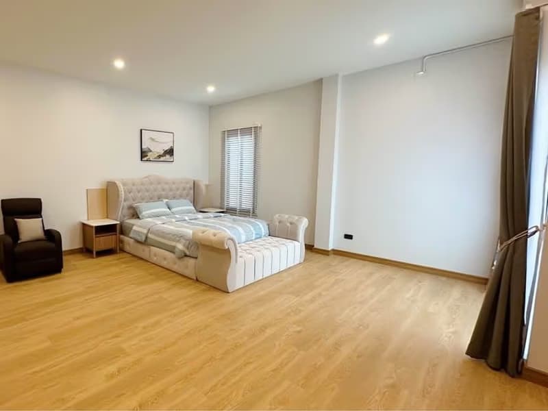 5 Bed House for Rent in Mueang Chiang Mai District