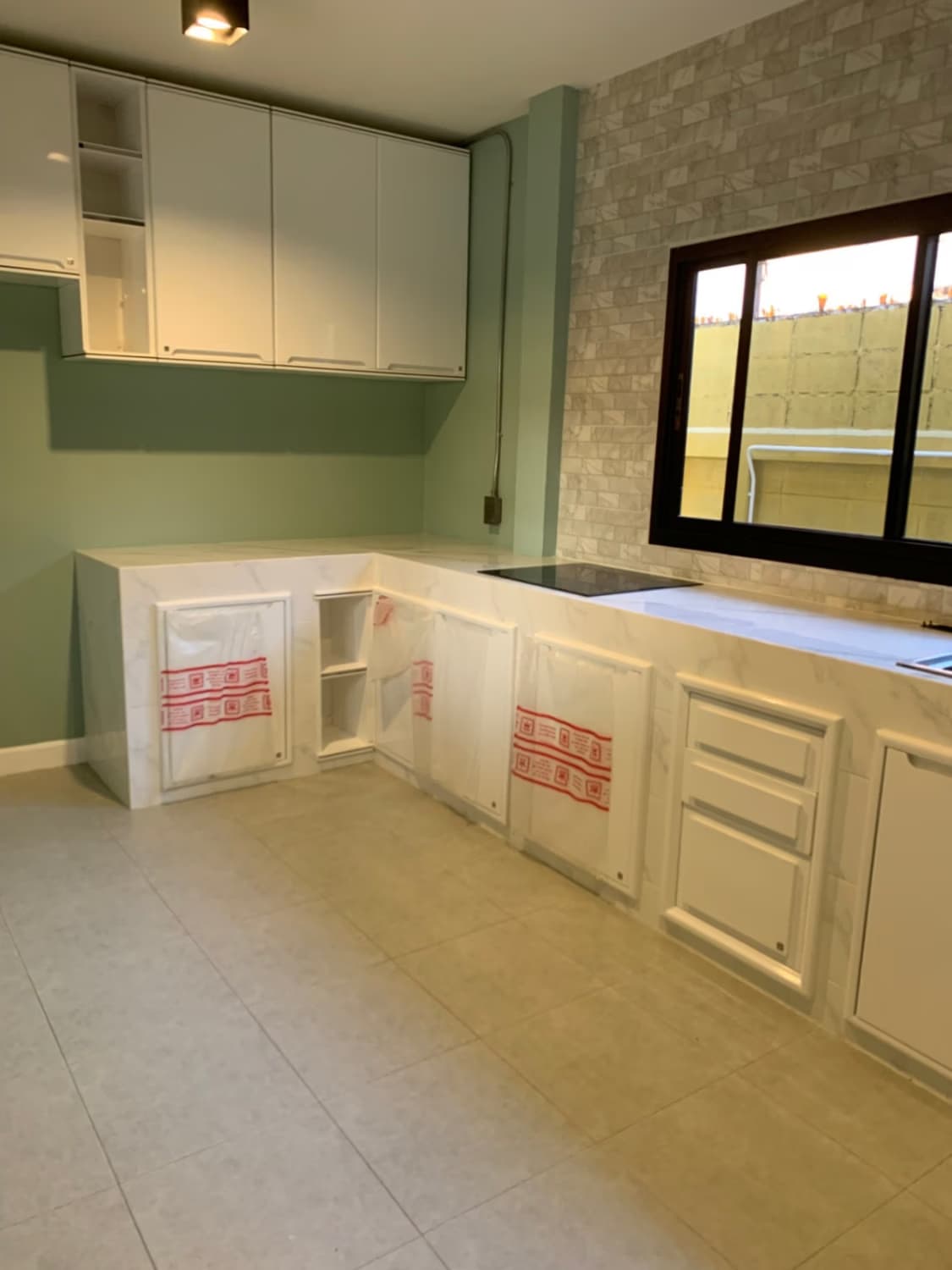 4 Bed House for Rent in Phra Khanong - Image 3