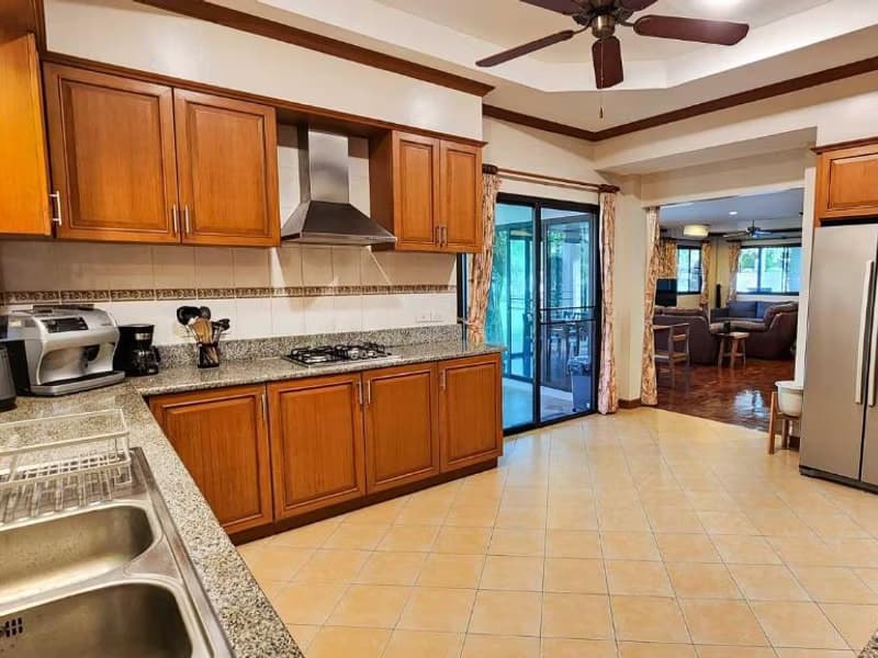 5 Bed House for Rent in Doi Saket District