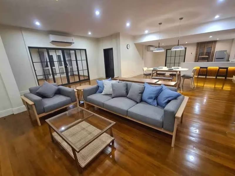 5 Bed House for Rent in Khlong Toei