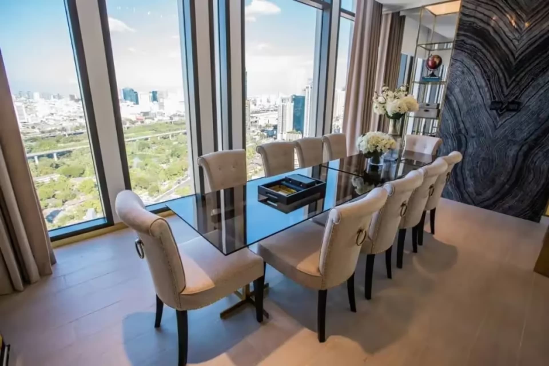 1 Bedroom Condo for Rent at Life One Wireless - Image 13