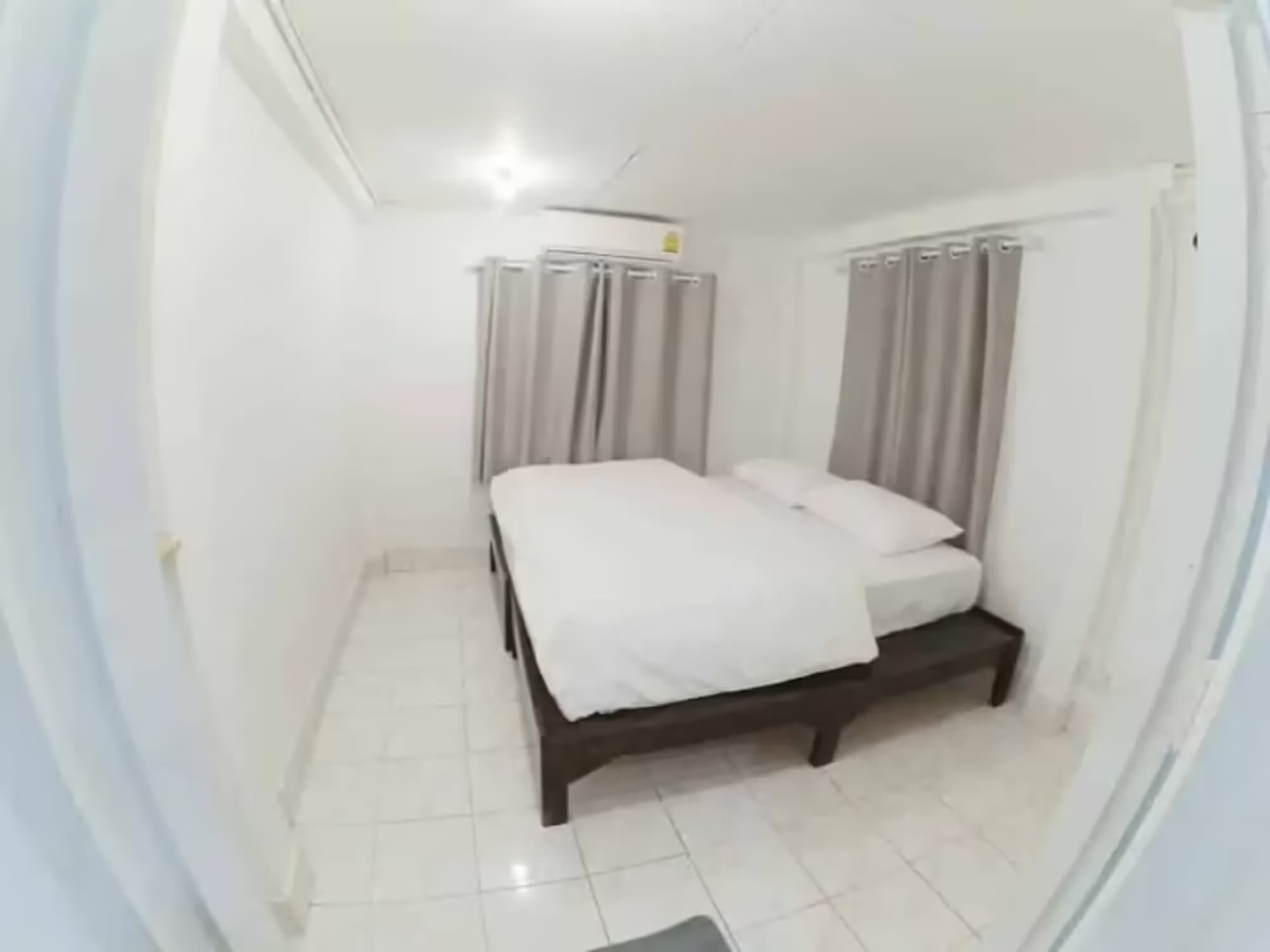 5 Bedroom House - Image 12