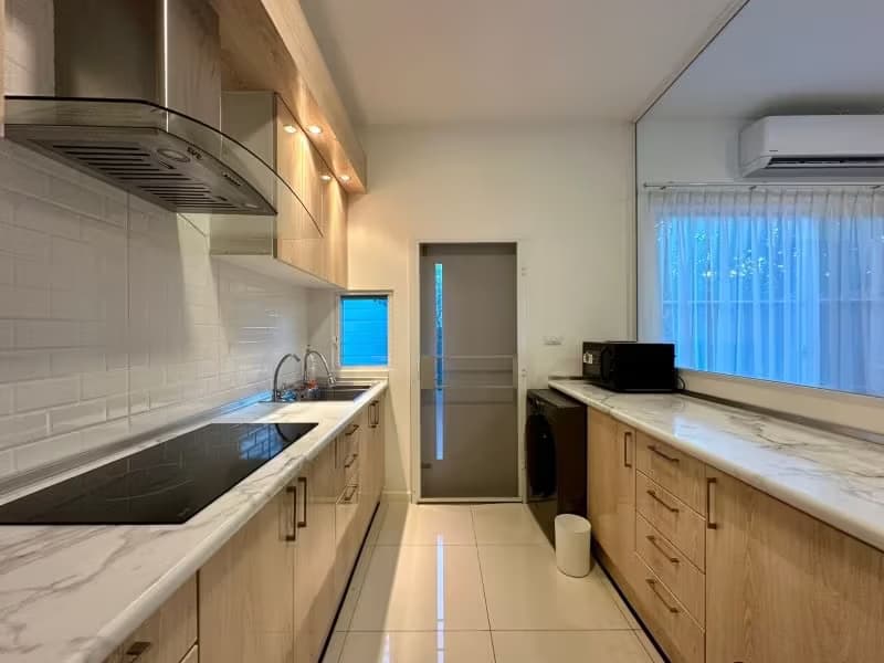 Townhouse for Rent, Sale w/Tenant at Indy Bangna-Ramkhamhaeng 2