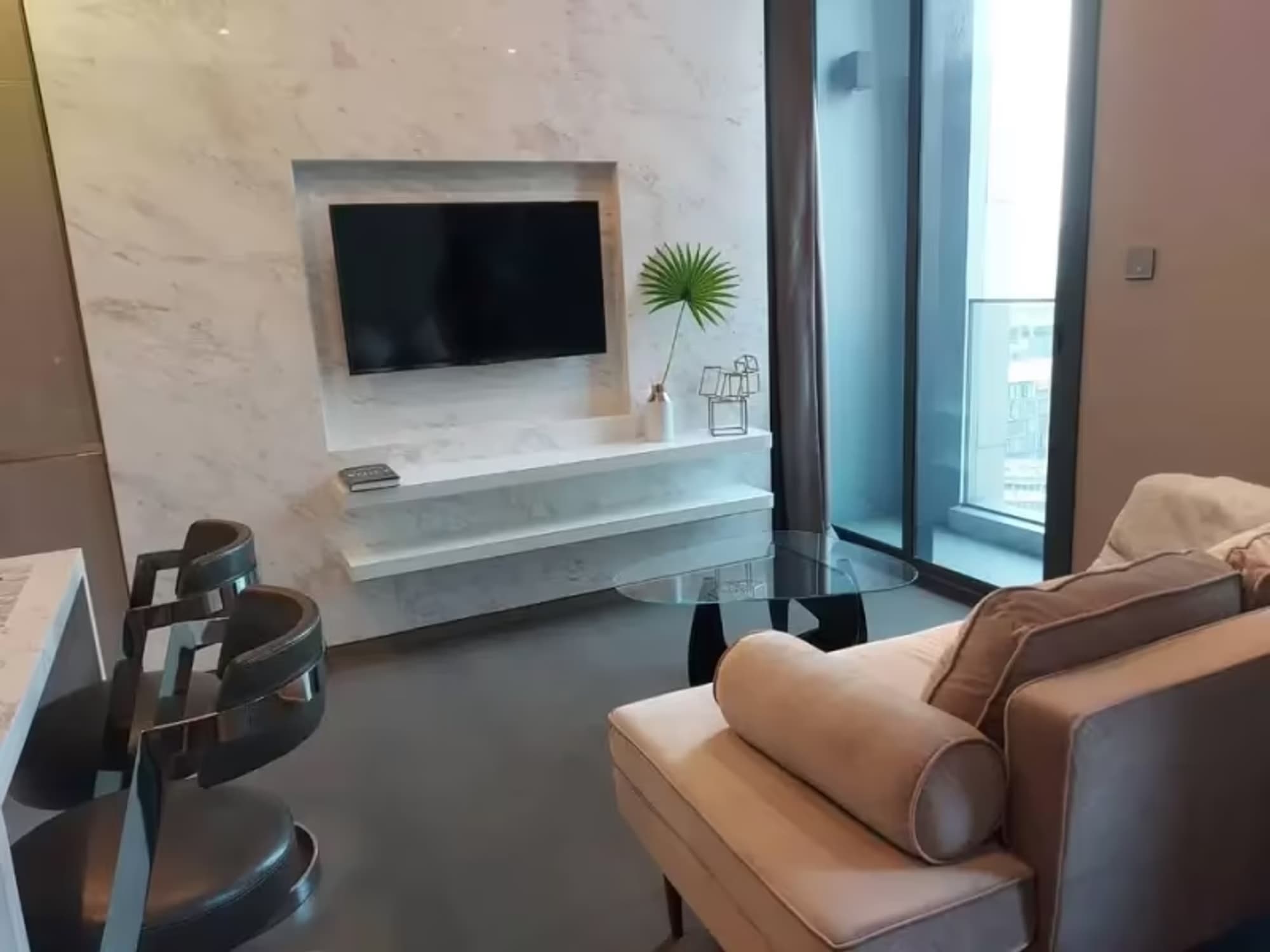 1 Bedroom Condo - Image 4