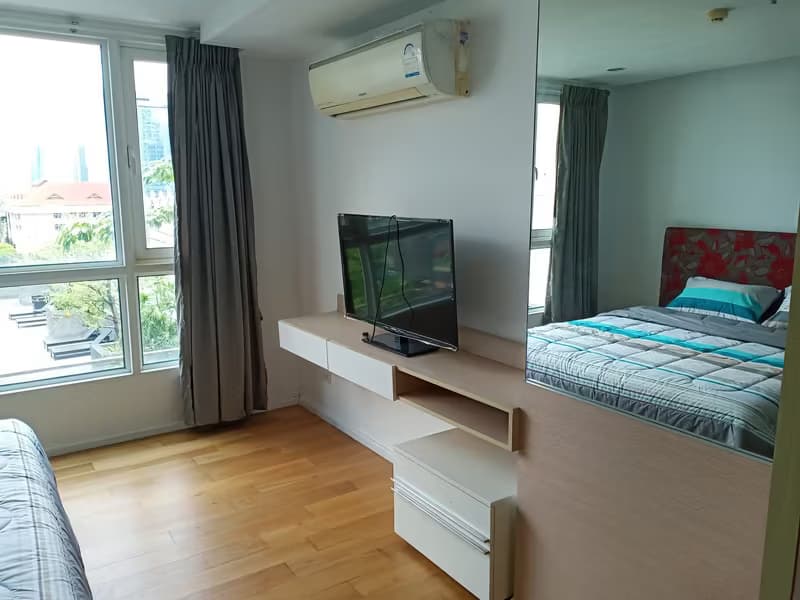 1 Bedroom Condo at 15 Sukhumvit Residences