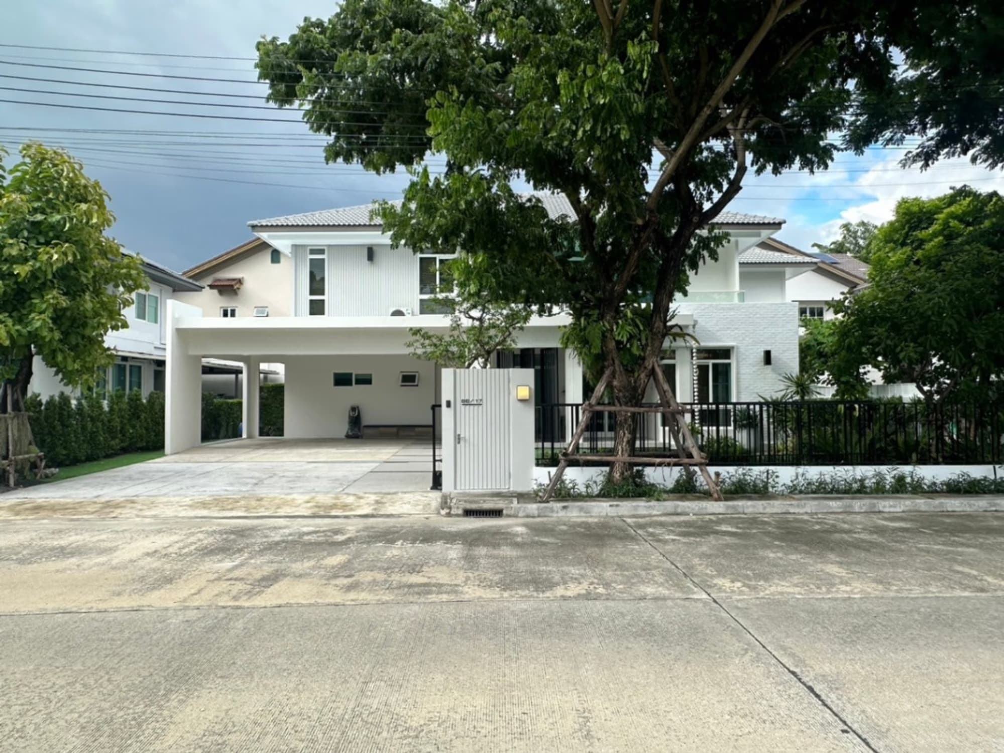 4 Bed House for Rent in Bang Phli - Image 1