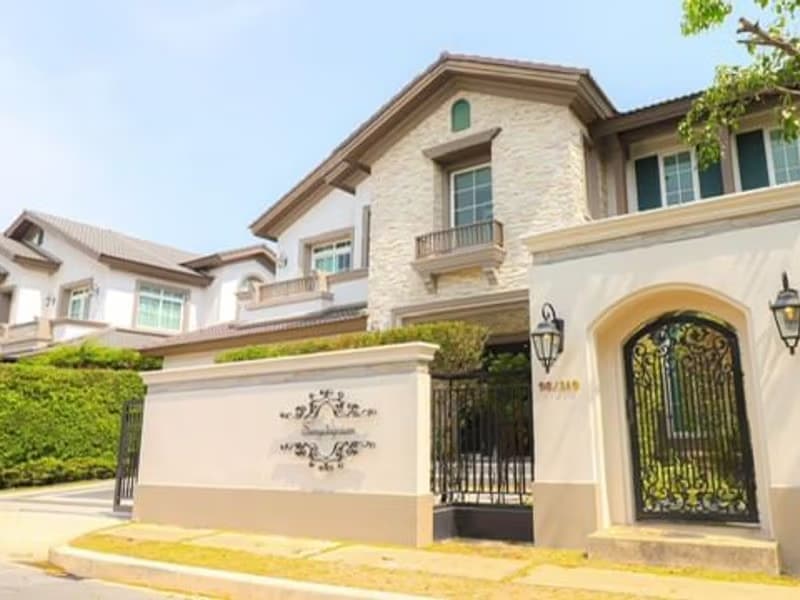 4 Bed House for Rent and Sale in Bang Na
