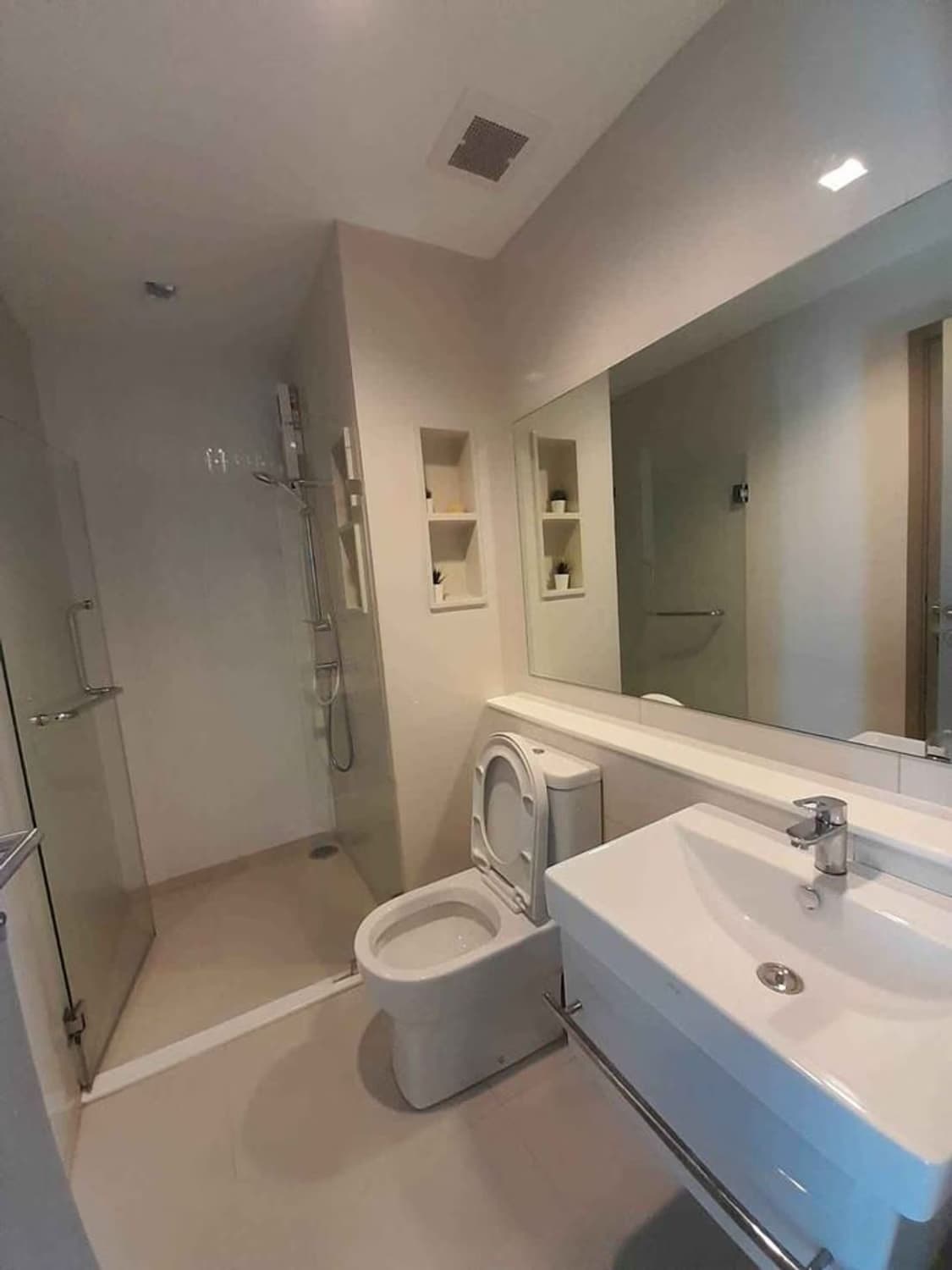 Condo for Rent at Life Asoke - Rama 9 - Image 6