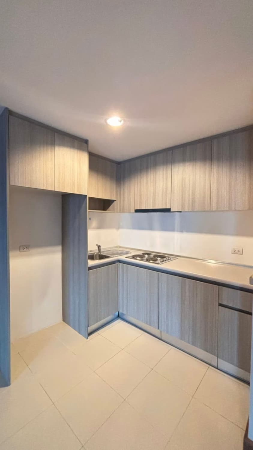 2 Bed Condo for Sale in Huai Khwang - Image 7