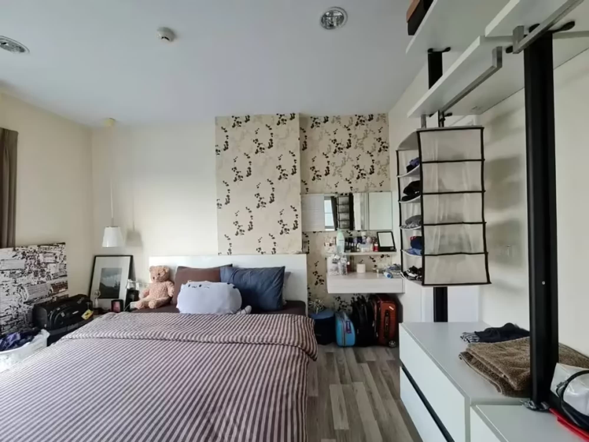1 Bedroom Condo - Image 1